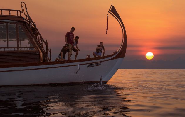 SUNSET FISHING